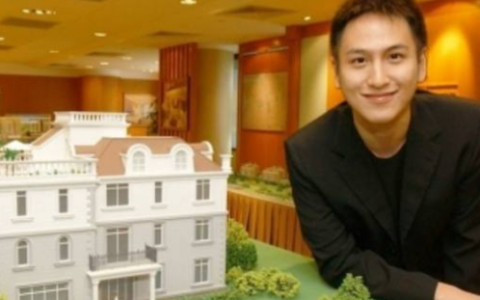 发财的运势面相特点之一---------额高饱满，鼻型好